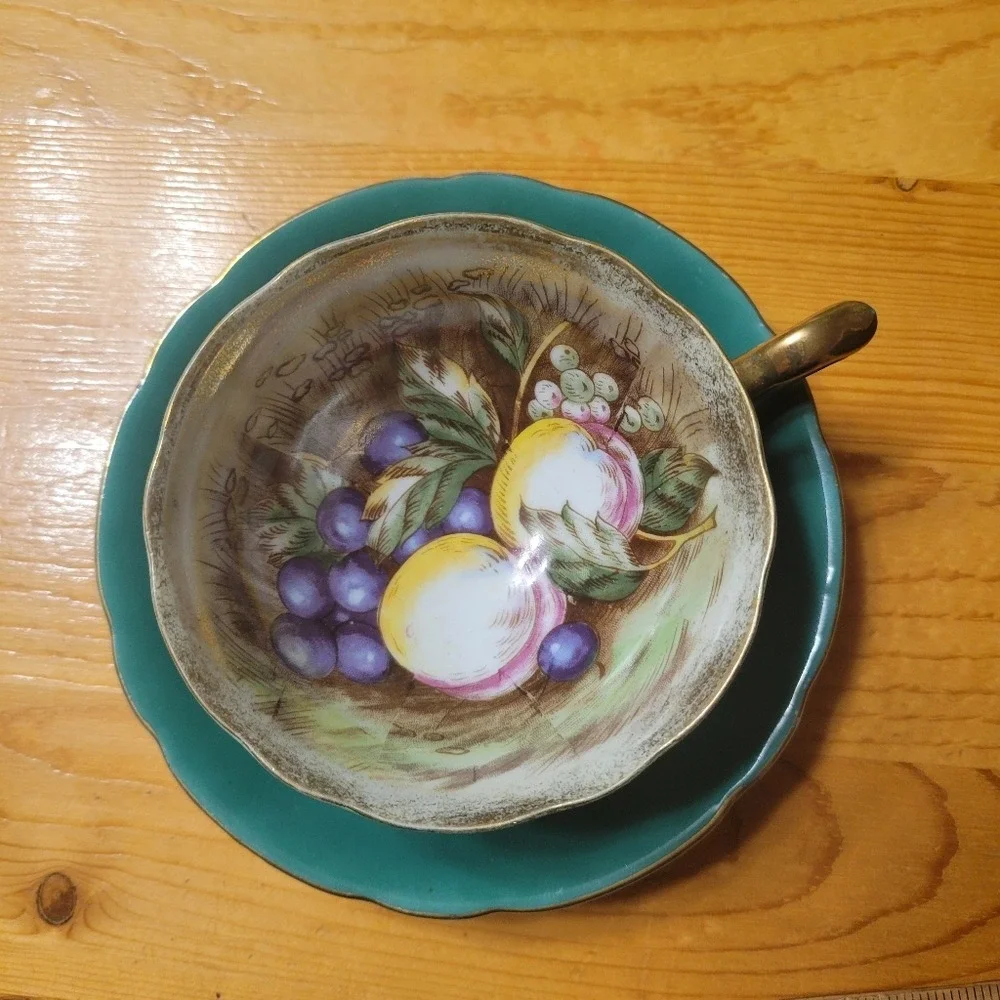 Vintage tea Cup & Saucer looks like An Aynsley Design no marking beautiful green